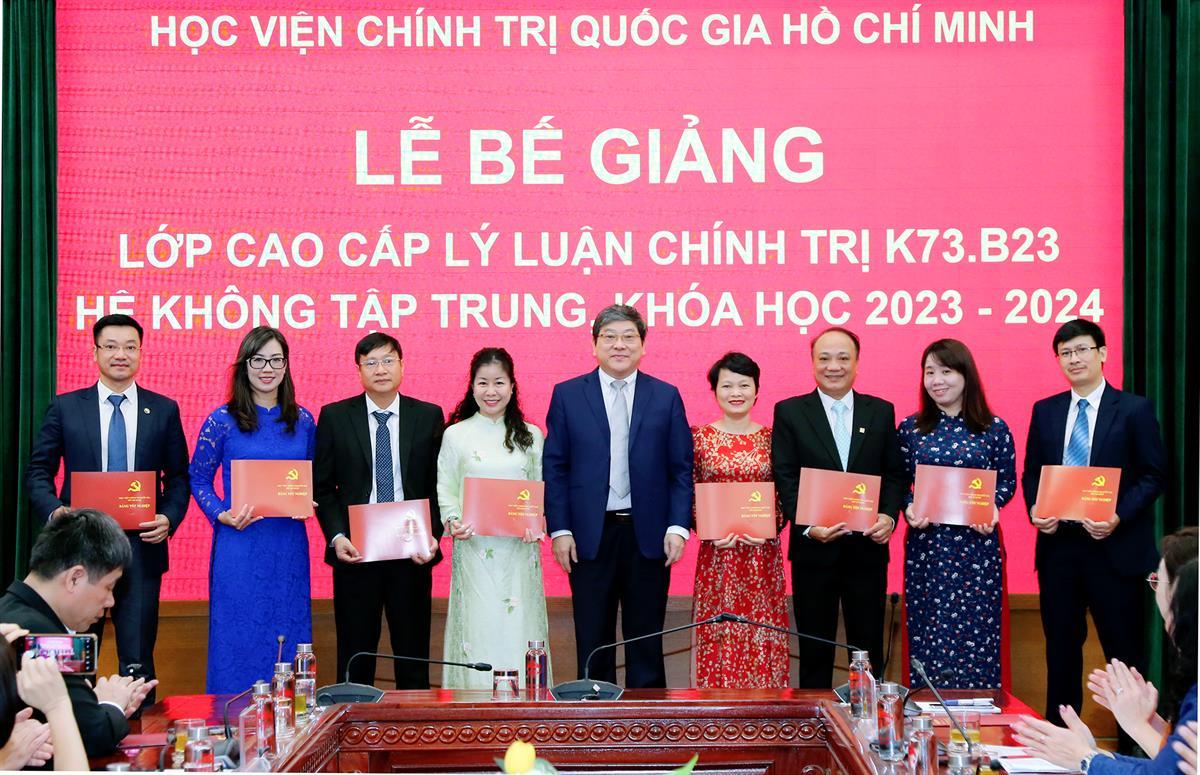 Bế giảng Lớp Cao cấp lý luận chính trị K73.B23 hệ không tập trung khoá học 2023-2024