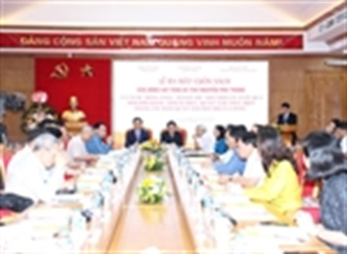 Ra mắt cuốn sách 