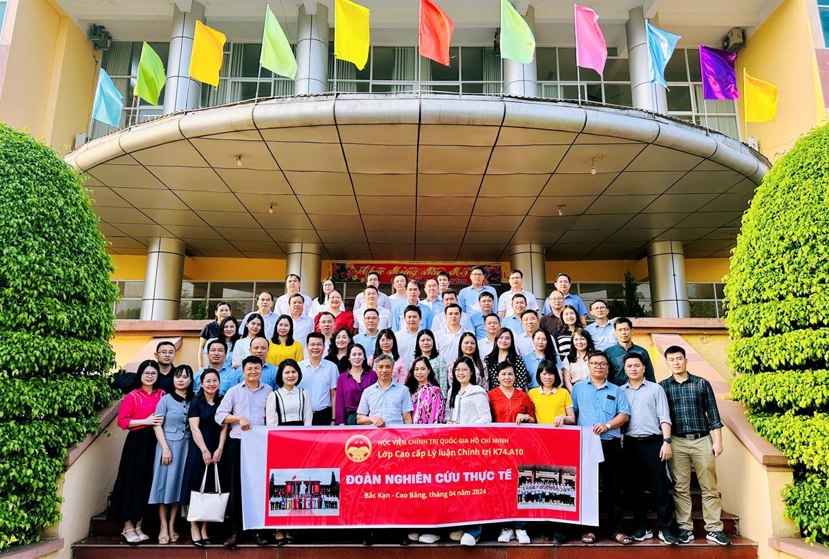 Học viên Lớp cao cấp lý luận chính trị K74.A10 nghiên cứu thực tế tại tỉnh Bắc Kạn
