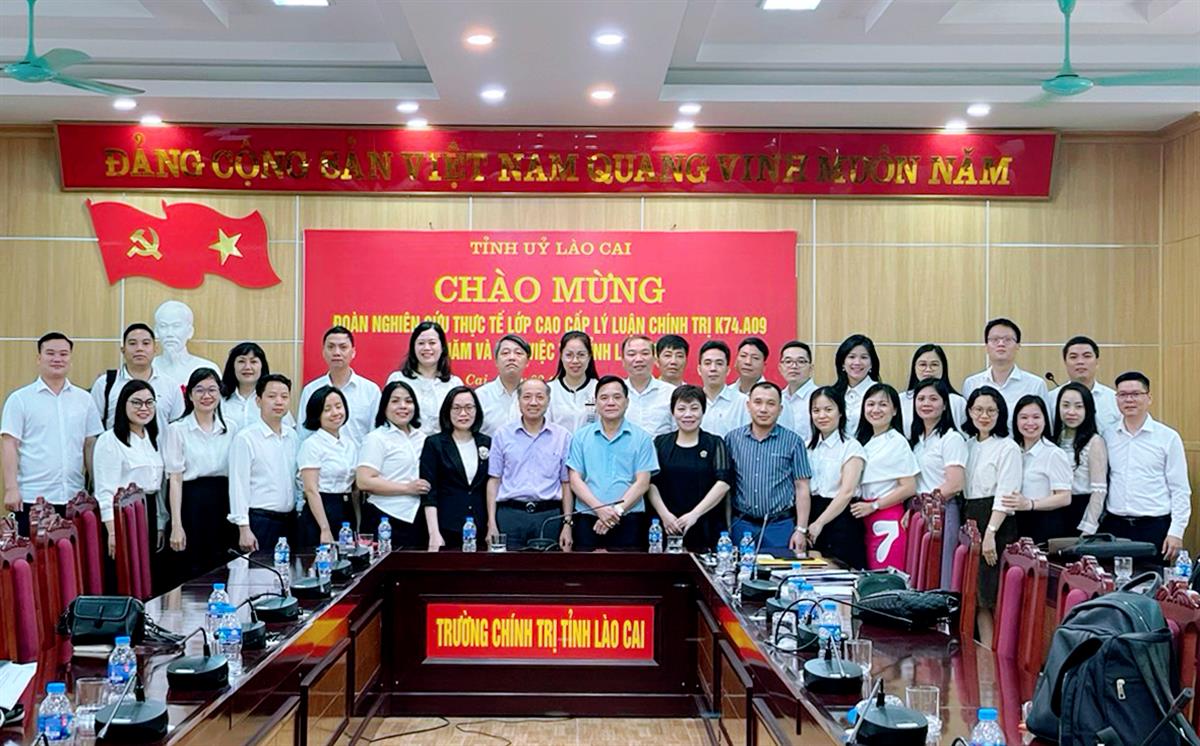 Học viên Lớp cao cấp lý luận chính trị K74.A09 nghiên cứu thực tế tại tỉnh Lào Cai