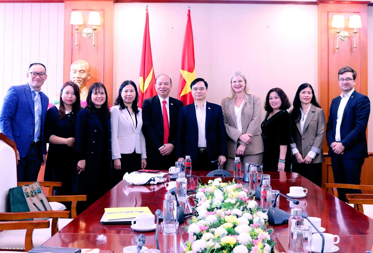 Đại sứ Vương quốc Thụy Điển tại Việt Nam thăm và làm việc tại Học viện