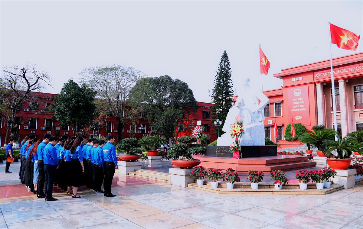 Đoàn Thanh niên Học viện dâng hoa Chủ tịch Hồ Chí Minh nhân kỷ niệm 93 năm Ngày thành lập Đoàn Thanh niên cộng sản Hồ Chí Minh (26/3/1931 - 26/3/2024)