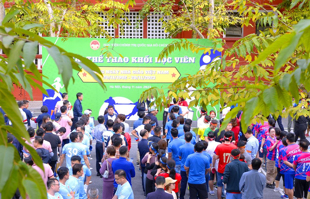 Một số hình ảnh vận động viên tham dự môn kéo co và bóng bàn tại Giải thể thao chào mừng Ngày Nhà giáo Việt Nam 20/11